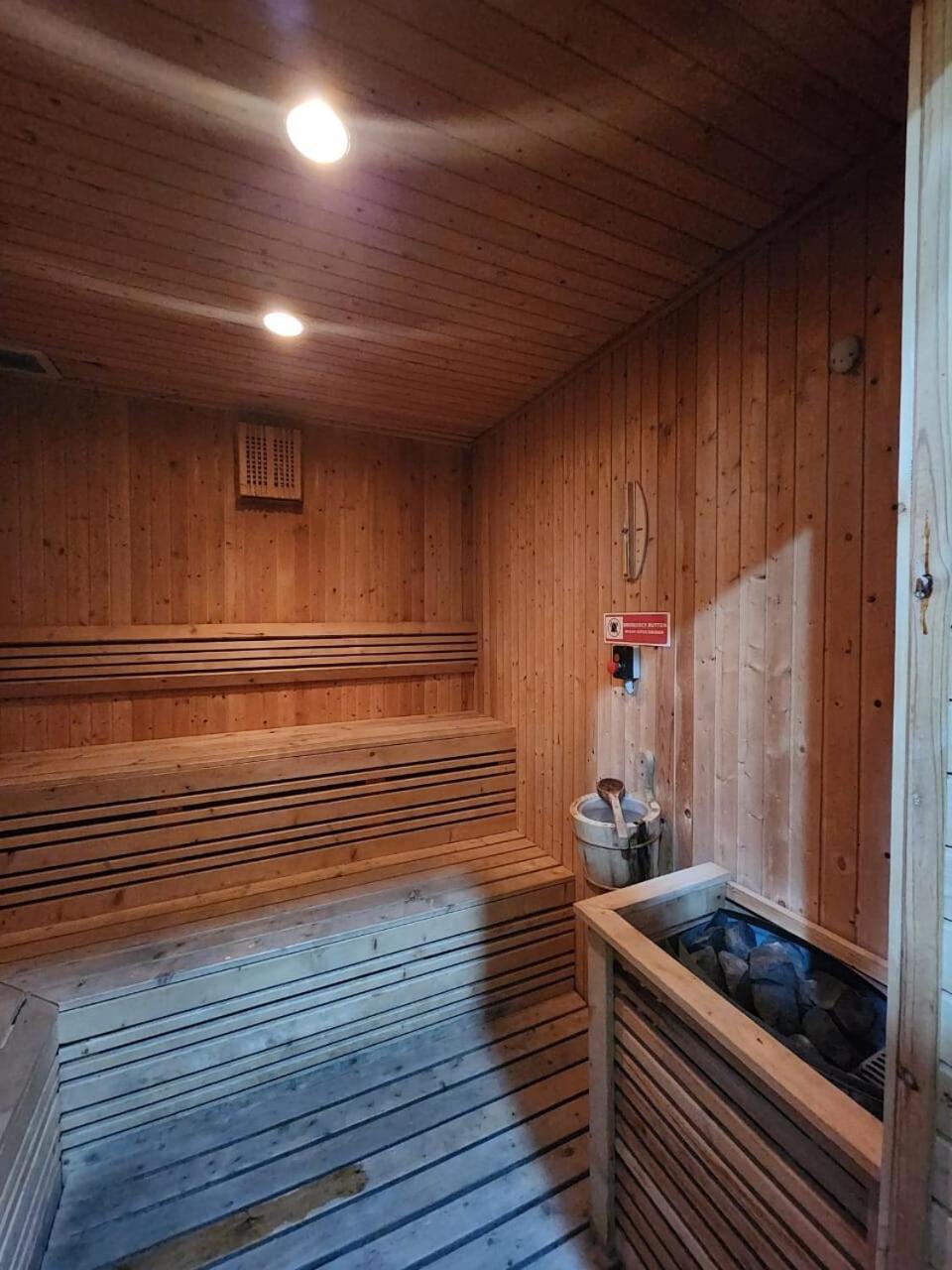 Spacious Comfortable Apartemen South Surabaya Buitenkant foto